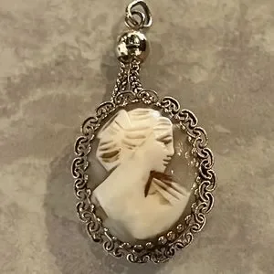 ??? ?????? ????? ??? ????? ????? ??????? The Victoria Pocket Watch – Adorned by Aisha main image 3